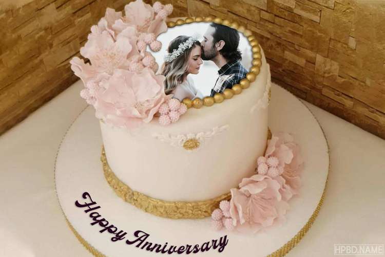 Butter Cream Anniversary Cake With Photo Frames
