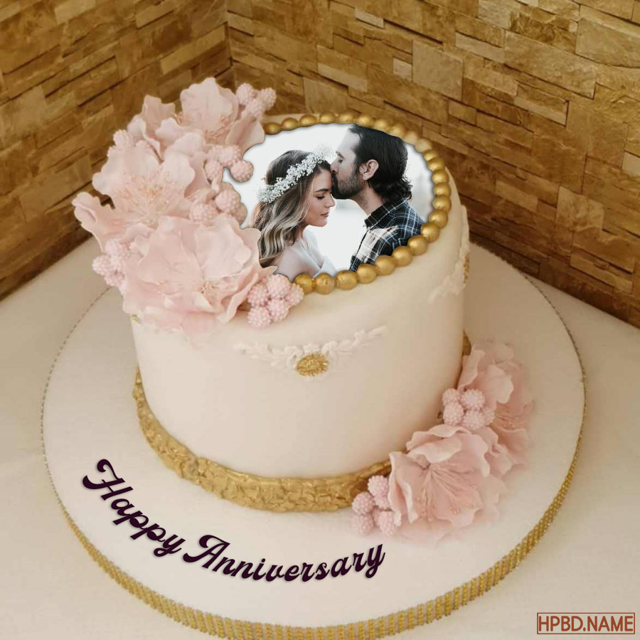 Butter Cream Anniversary Cake With Photo Frames